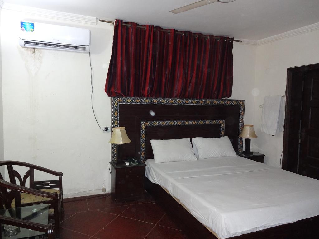 Safari Hotel Upper Mall Lahore Eksteriør billede